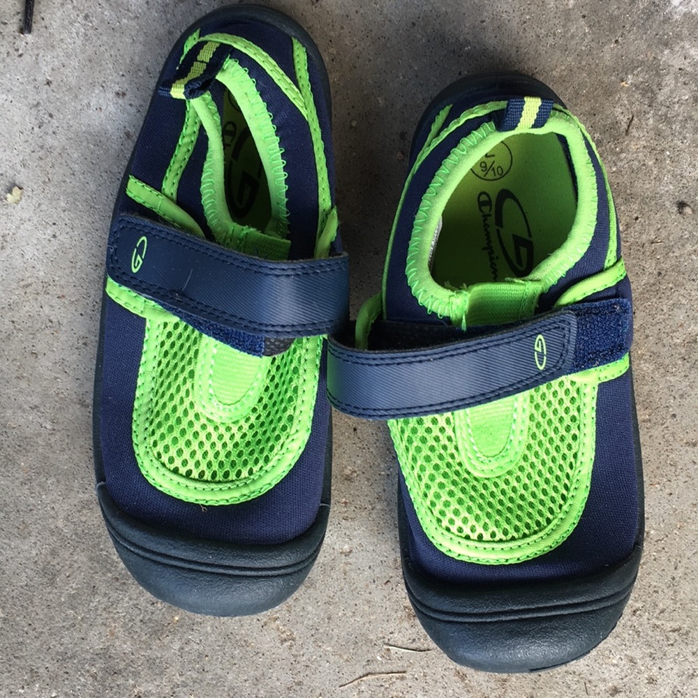 kids water shoes